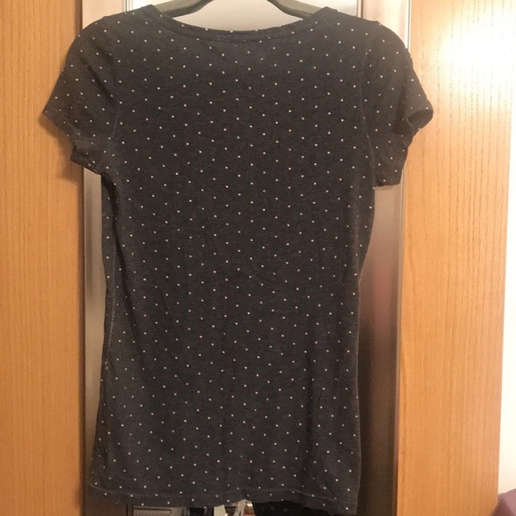 Grey V neck short sleeve American Eagle size Medium.  Pink polka dots.  Bon Jour - Picture 5 of 8